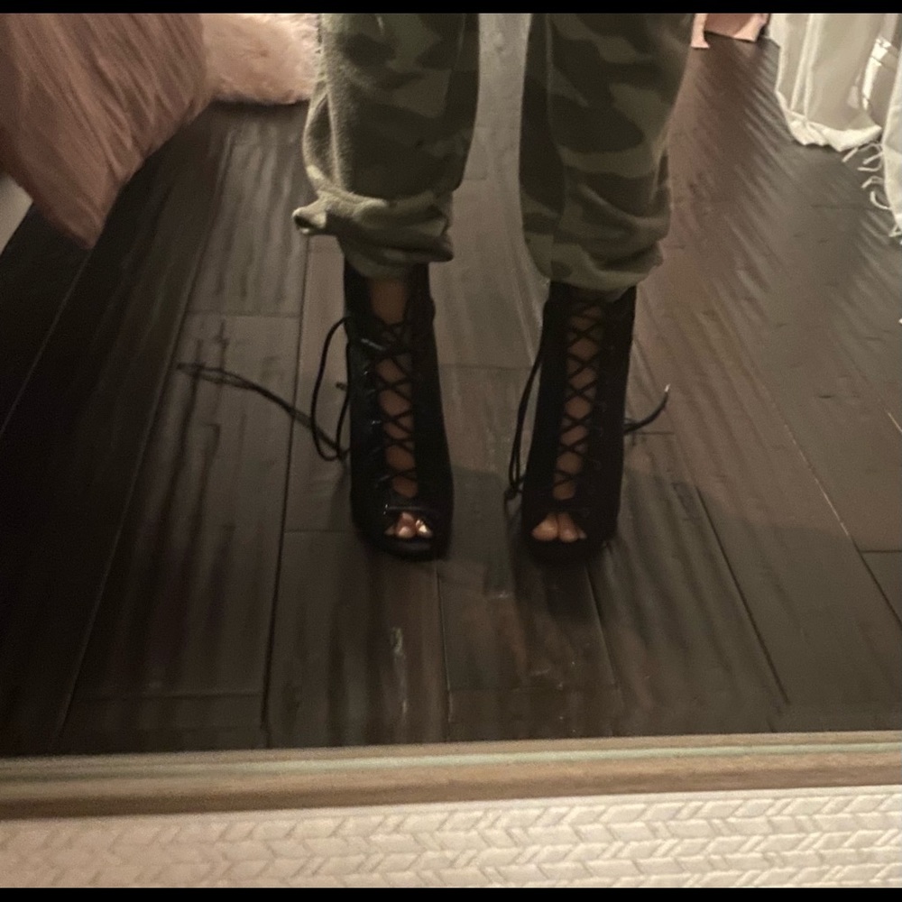 High Tied Heels - Picture 3 of 5